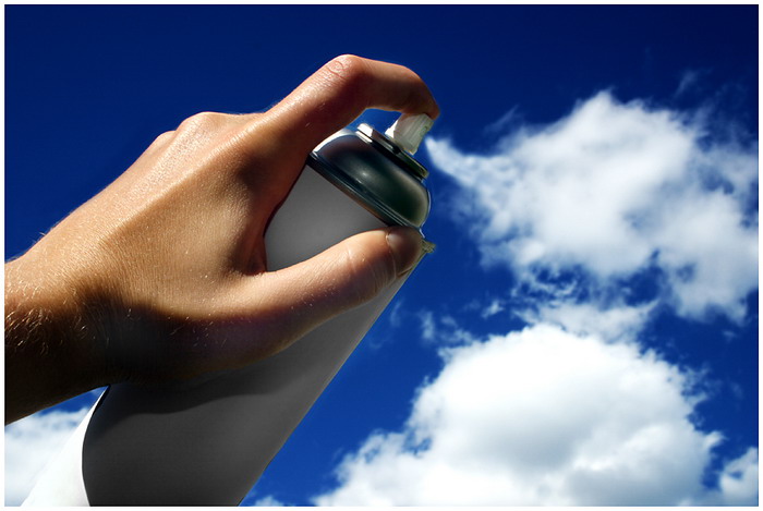 700x469, 82 Kb / баллончик, облака, рука