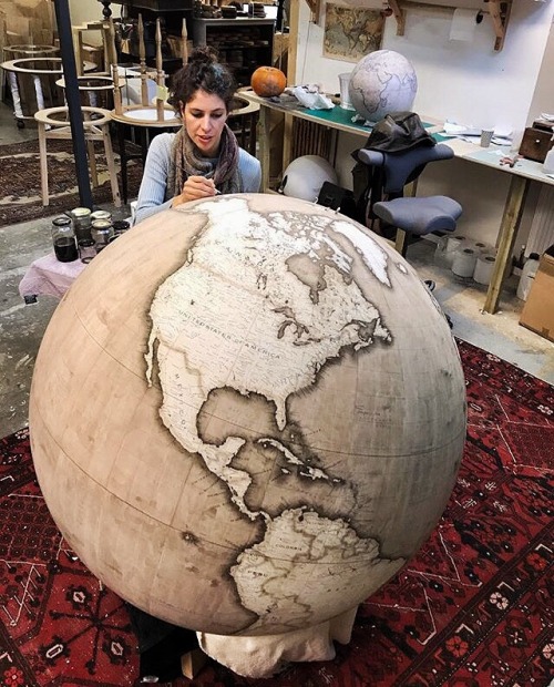 500x620, 121 Kb / мастерская, глобусы, художница