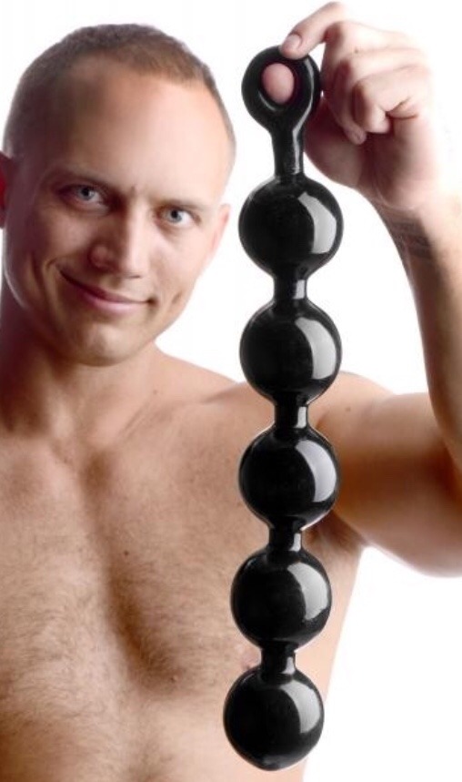 508x859, 67 Kb / мужчина, улыбка, забава, анальные шарики