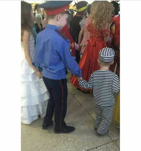 480x512, 284 Kb / Дети, костюм, зк, мент