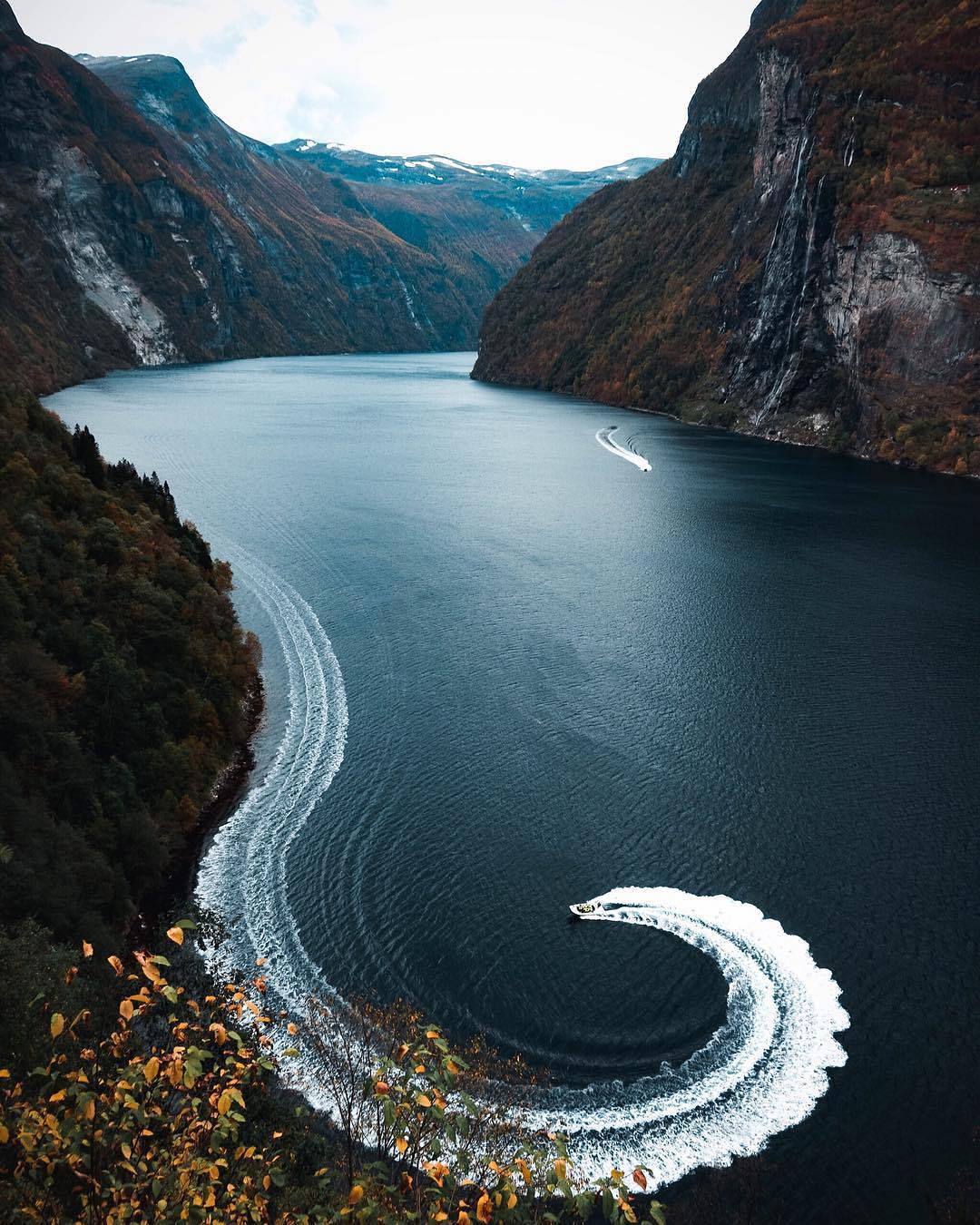 1080x1350, 230 Kb / след, вода, горы, катер