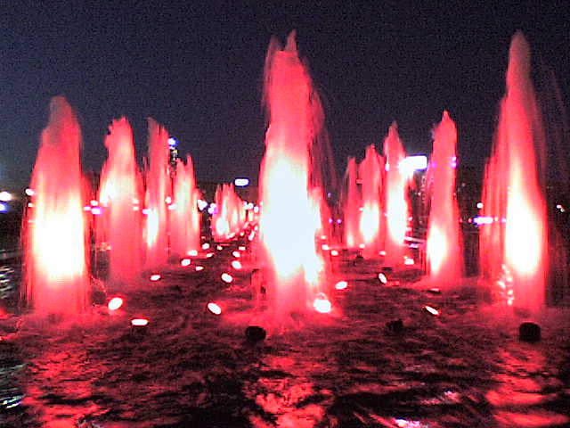 640x480, 51 Kb / поклонка, фонтан, лето