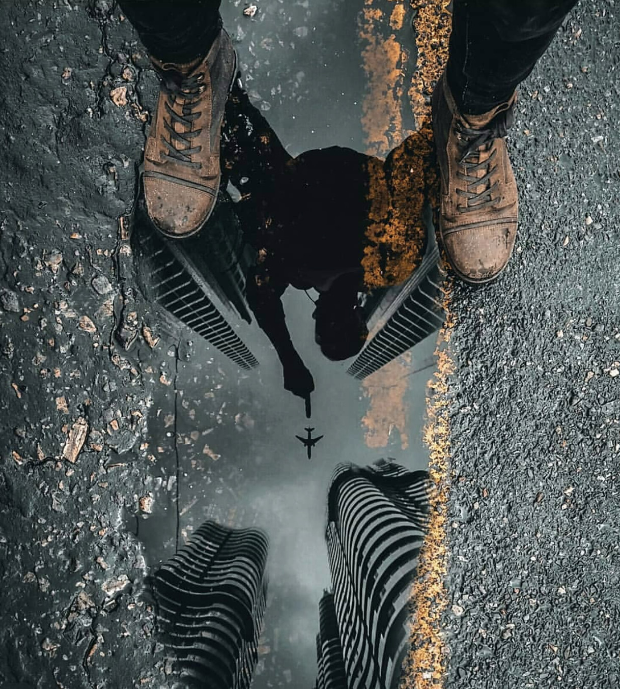 1218x1354, 569 Kb / самолет, лужа, ботинки, отражение, небоскребы, асфальт