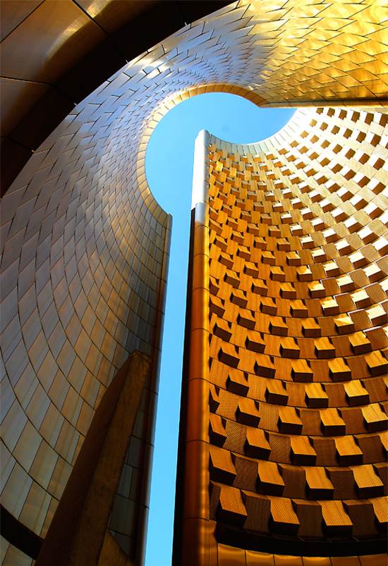 550x803, 82 Kb / небоскребы, небо, вулкания