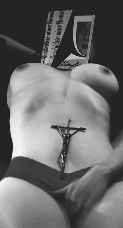 405x750, 26 Kb / трусы, распятие, книга, женщина, ч/б