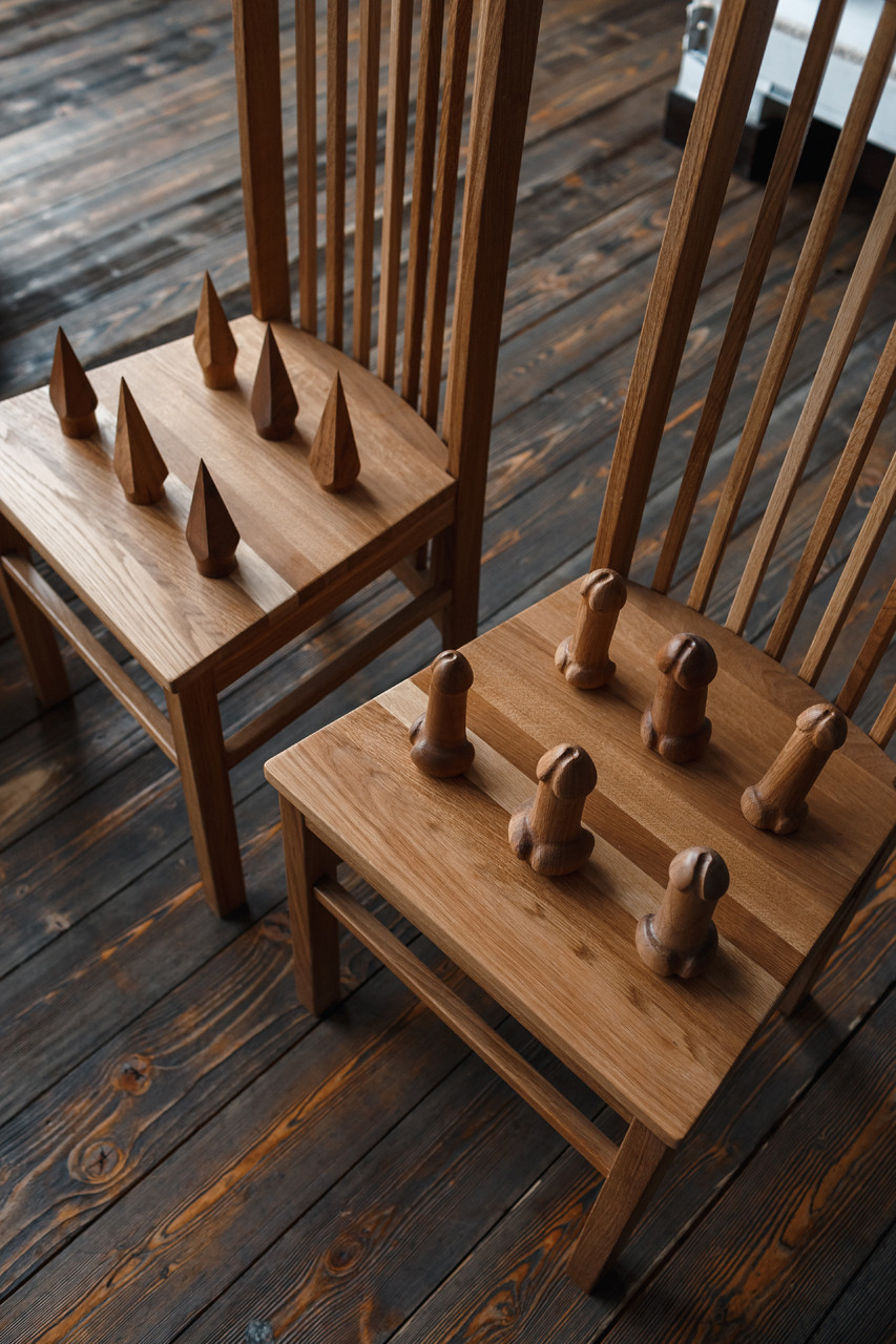 853x1280, 332 Kb / 2 стула, пики, хуи