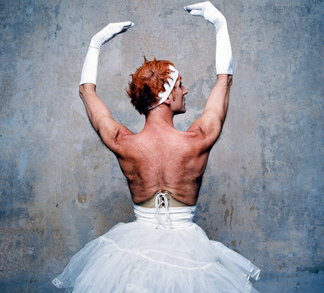 640x579, 220 Kb / мужчина, пачка, повязка, перчатка