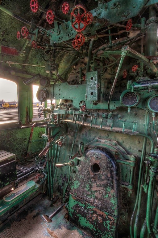 512x768, 132 Kb / паровоз, вентили