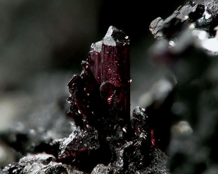 736x589, 57 Kb / гранат, кристалл