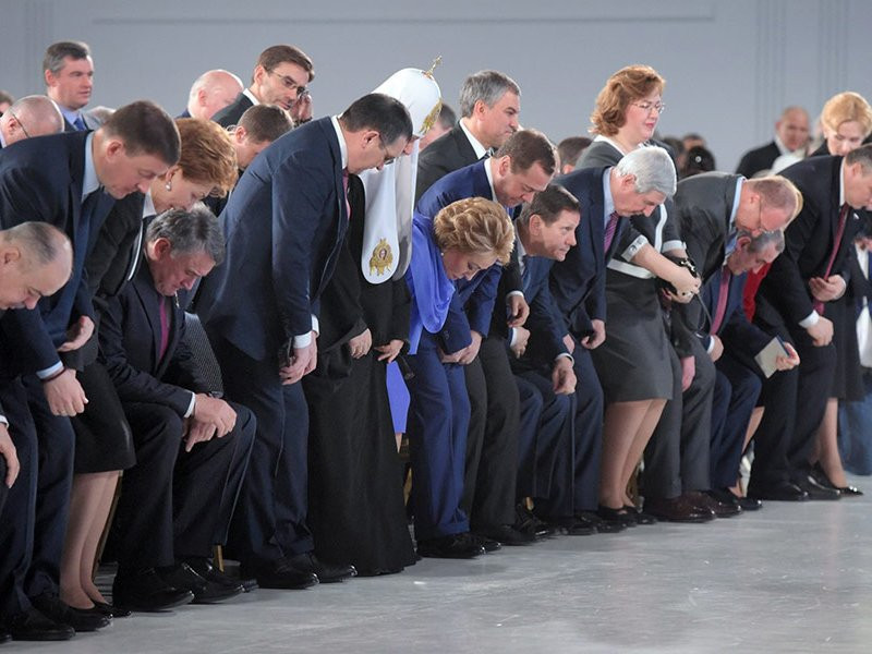 800x600, 121 Kb / путин, политота, послание, момент, поклон