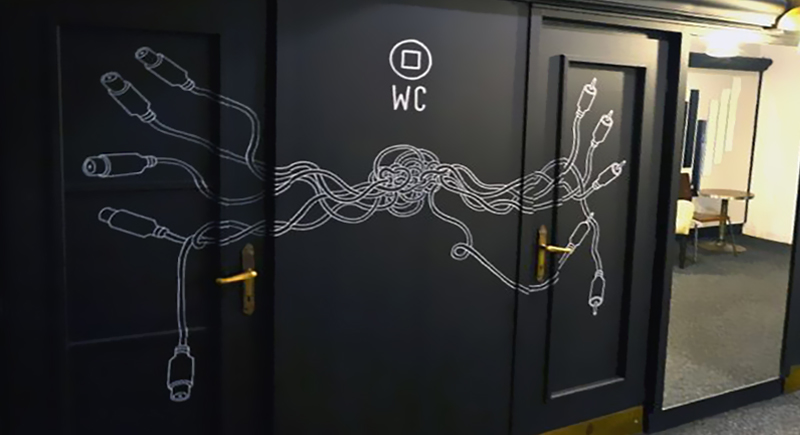 800x435, 127 Kb / туалет, разъем