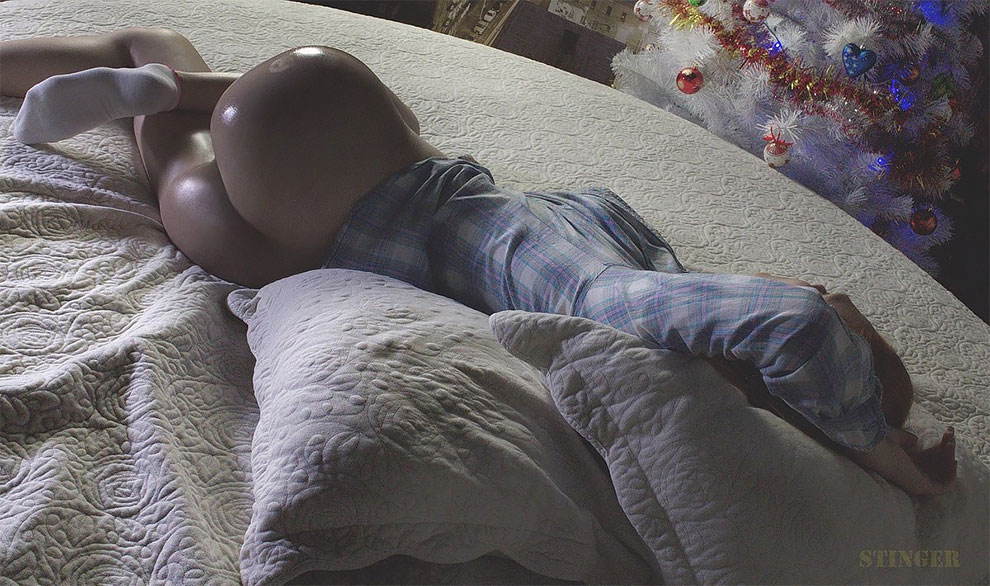 990x586, 174 Kb / попа, рубашка, носки, елка, игрушки, масло