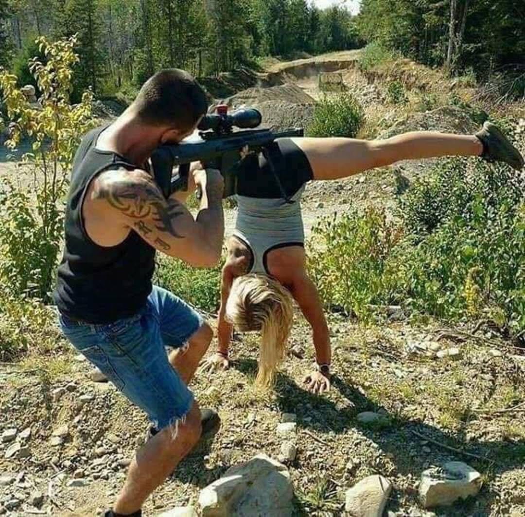 1080x1064, 330 Kb / винтовка, подставка, шпагат