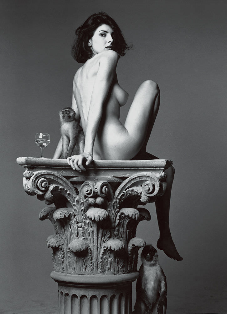 725x1000, 86 Kb / бокал, обезьяна, колонна