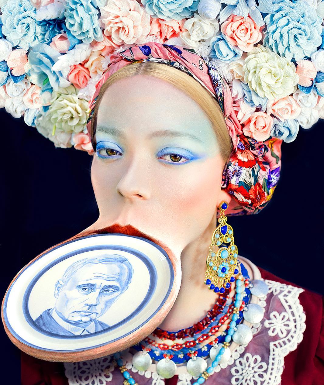 1066x1267, 219 Kb / кокошник, украшение, путин, макияж