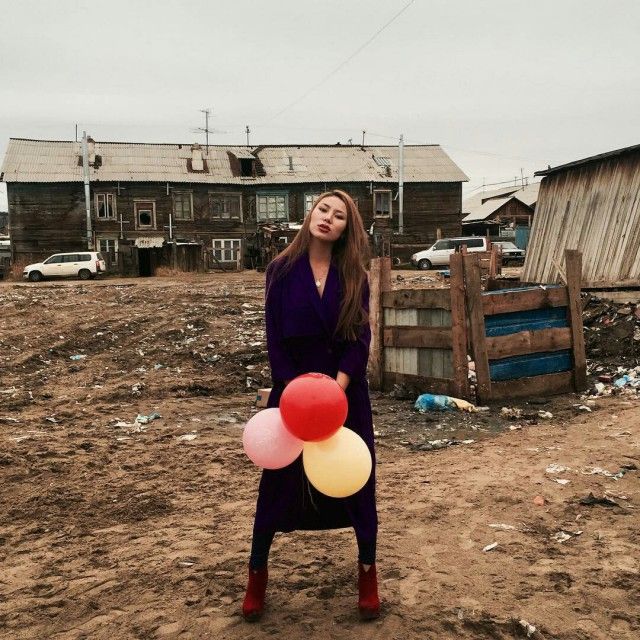 640x640, 105 Kb / шарики, глубинка, Россия, барак, мусорка, Якутск