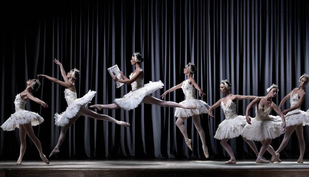 1024x587, 140 Kb / сцена, занавес, балерина, лебедь, пачка, прыжок, газета