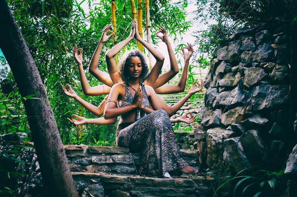 960x639, 154 Kb / девка, руки, вишну