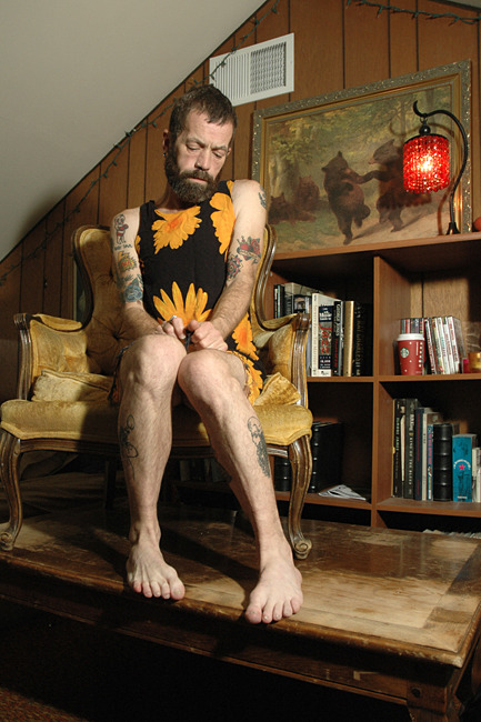 433x650, 113 Kb / мужик, цветочки, грустный, картина, медведь