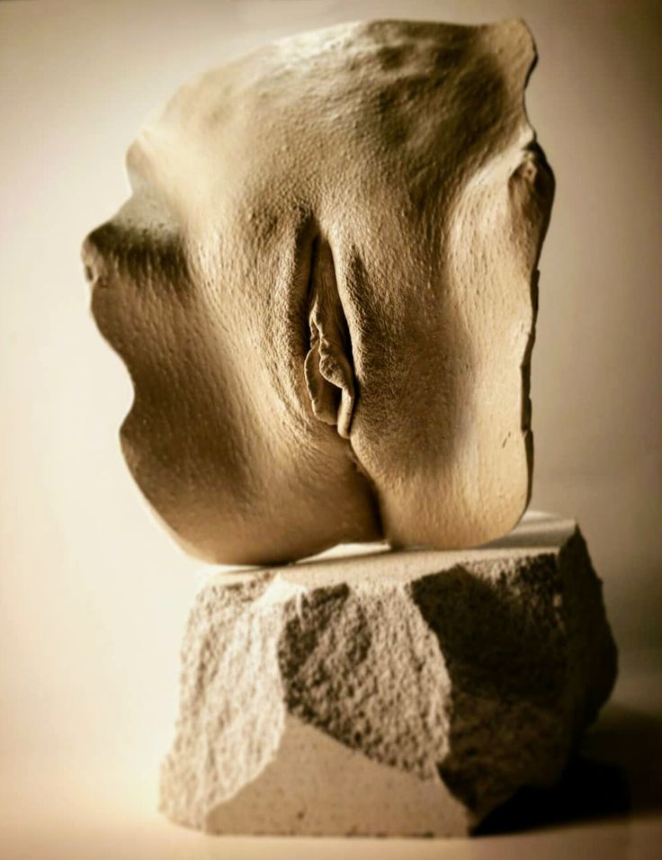 736x956, 80 Kb / камень, слепок, губы, пизда, лобок