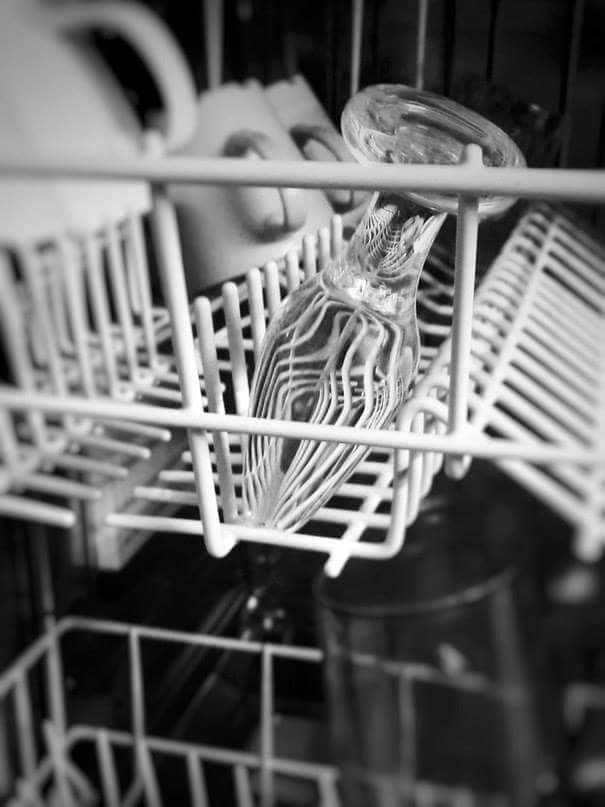 605x807, 43 Kb / Пробка, посуда, машина