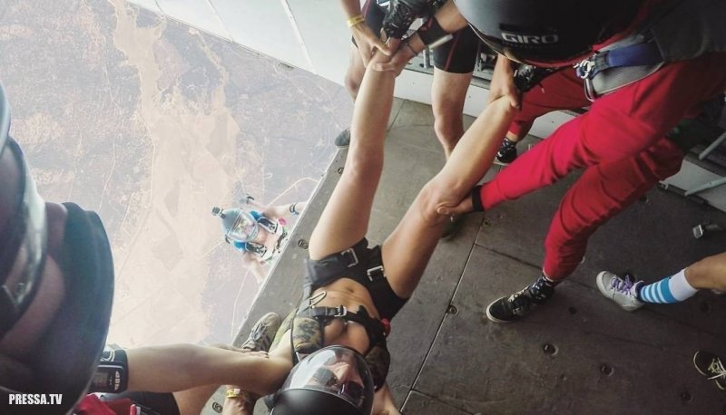 800x458, 63 Kb / парашют, прыжок, шлем