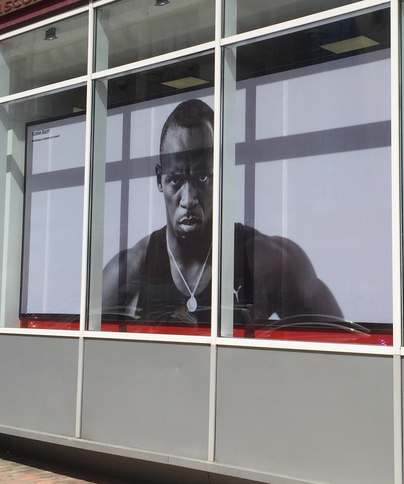 1363x1632, 361 Kb / негр,реклама,тень,клетка