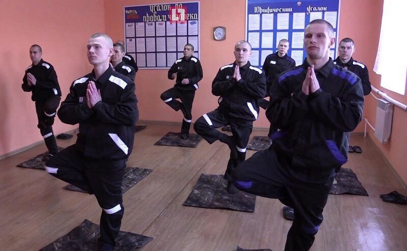 800x494, 78 Kb / зэки, занятие, единоборства, йога