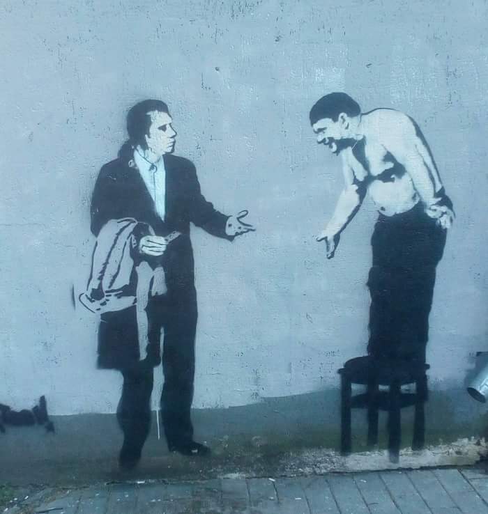 700x738, 38 Kb / Траволта, Леонов, табуретка, стена