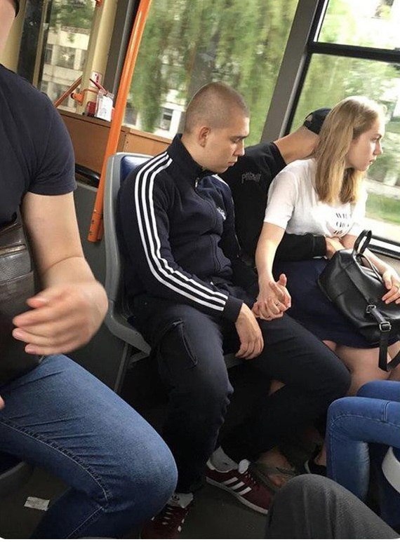 570x773, 98 Kb / отношения, автобус, парень, девушка, сидя