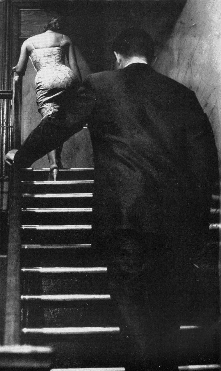 774x1301, 126 Kb / мужчина, женщина, лестница, ч/б