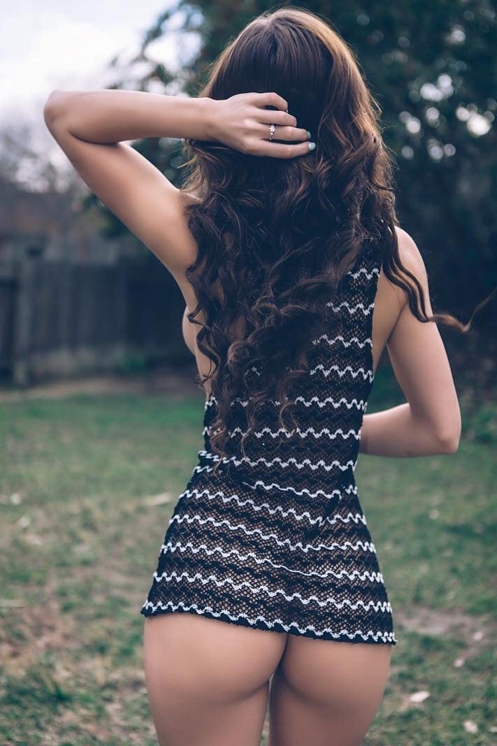 711x1067, 128 Kb / платье, полосы, волосы, попости, кольцо