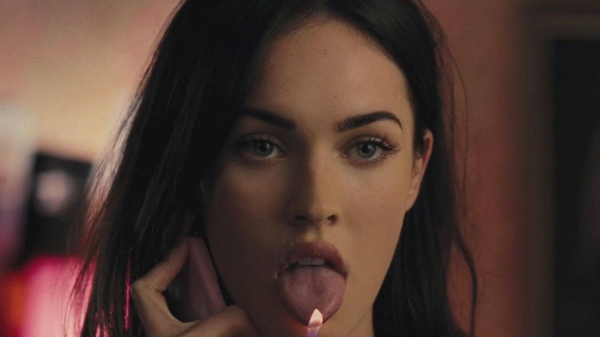 1920x1080, 381 Kb / девка, язык, телефон, зажигалка, не болтай, меган фокс