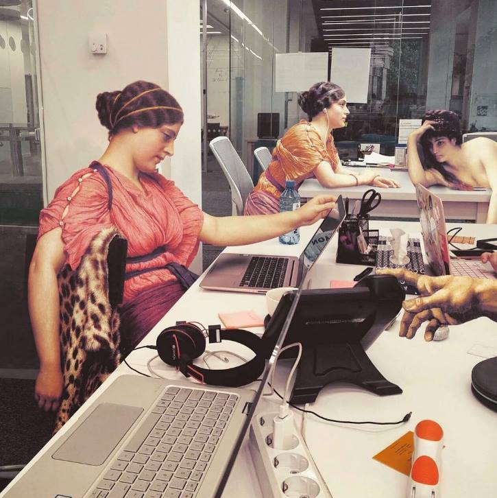 725x726, 83 Kb / Офис, ноутбук, девушки