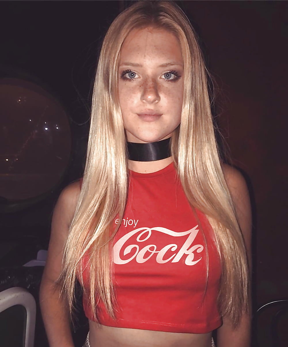 1000x1206, 130 Kb / девка, блондинка, ошейник, кока кола, наслаждайся, членом