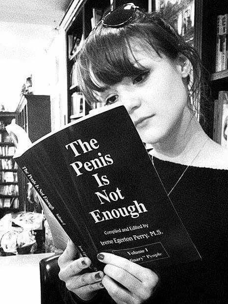 465x619, 72 Kb / девка, книга, ч/б