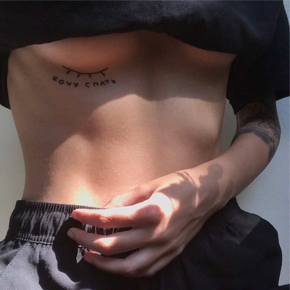 960x960, 108 Kb / тату, сиськи, ресница, глаз, хочу спать