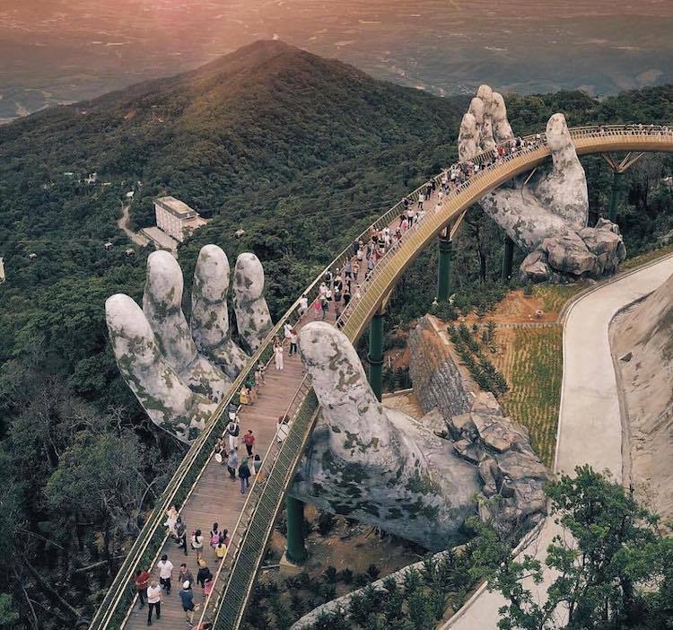 750x702, 118 Kb / мост, вьетнам, руки