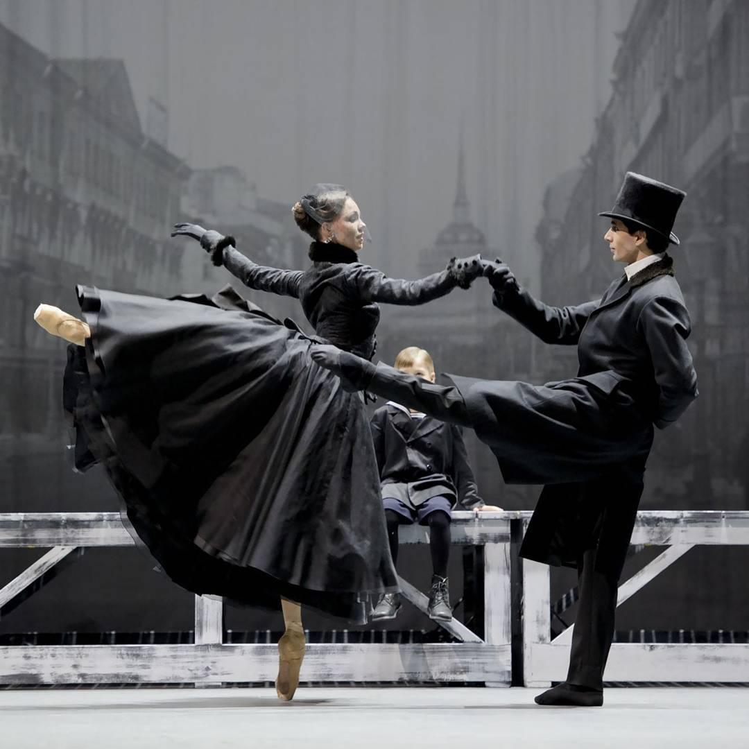 1080x1080, 102 Kb / балет, сцена, каренин, анна, мальчик, платье, цилиндр, чёрное