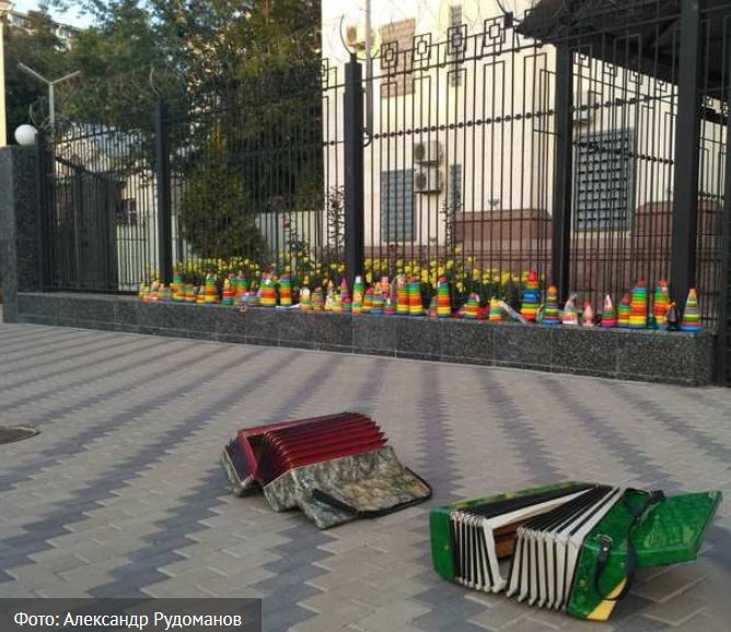 668x578, 89 Kb / политота, два баяна, захарченко сдох, даунбаза