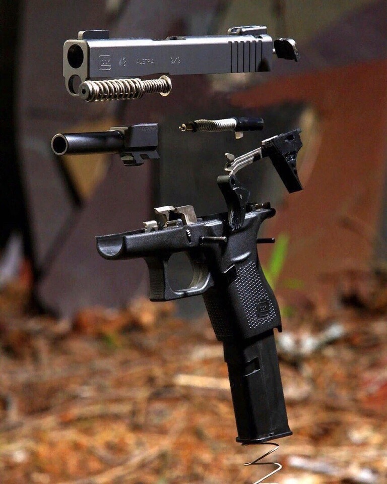 768x960, 167 Kb / пистолет