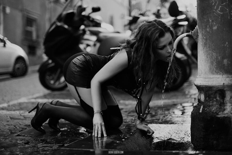 900x600, 86 Kb / раком, ч/б, кран, чулки