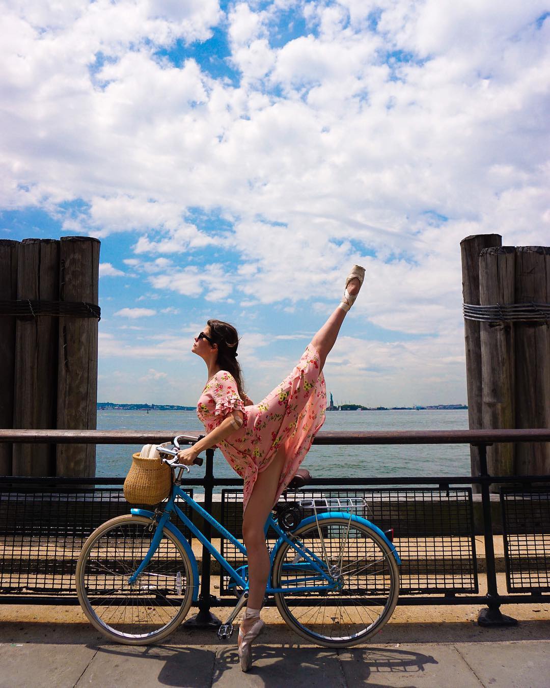 1080x1350, 189 Kb / балерина, пуанты, платье, велосипед, тень, вода, облака