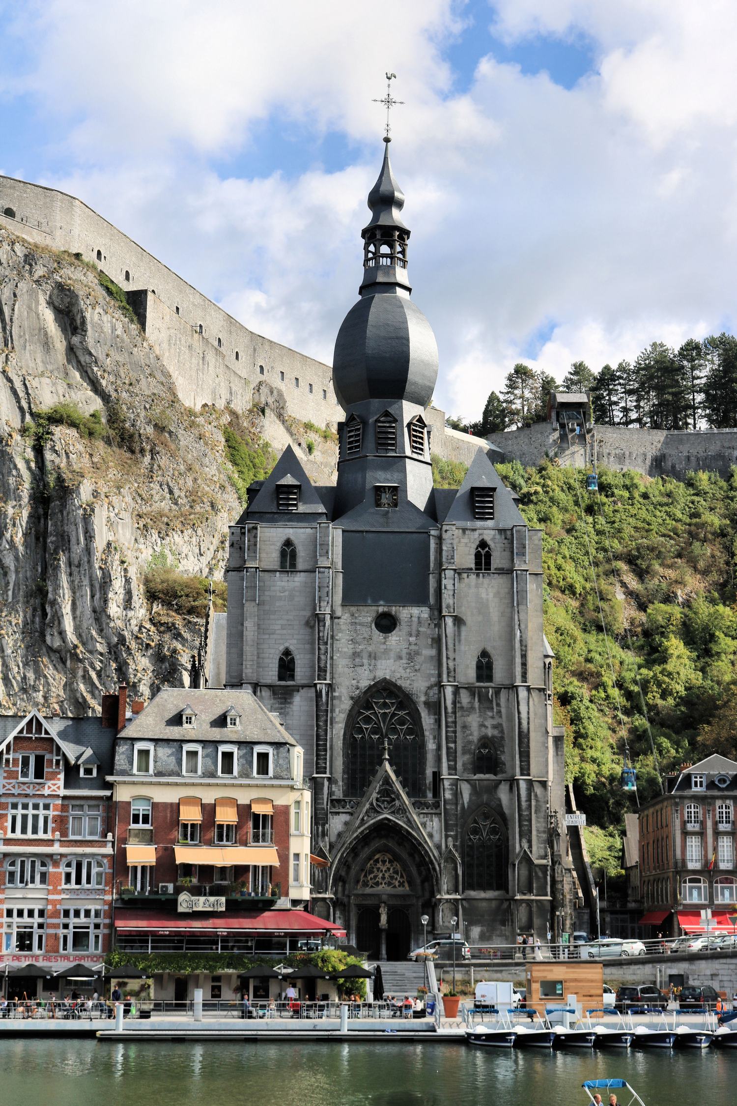 1500x2250, 618 Kb / река, скалы, горы, дома, собор, церковь, udochristmann, Бельгия