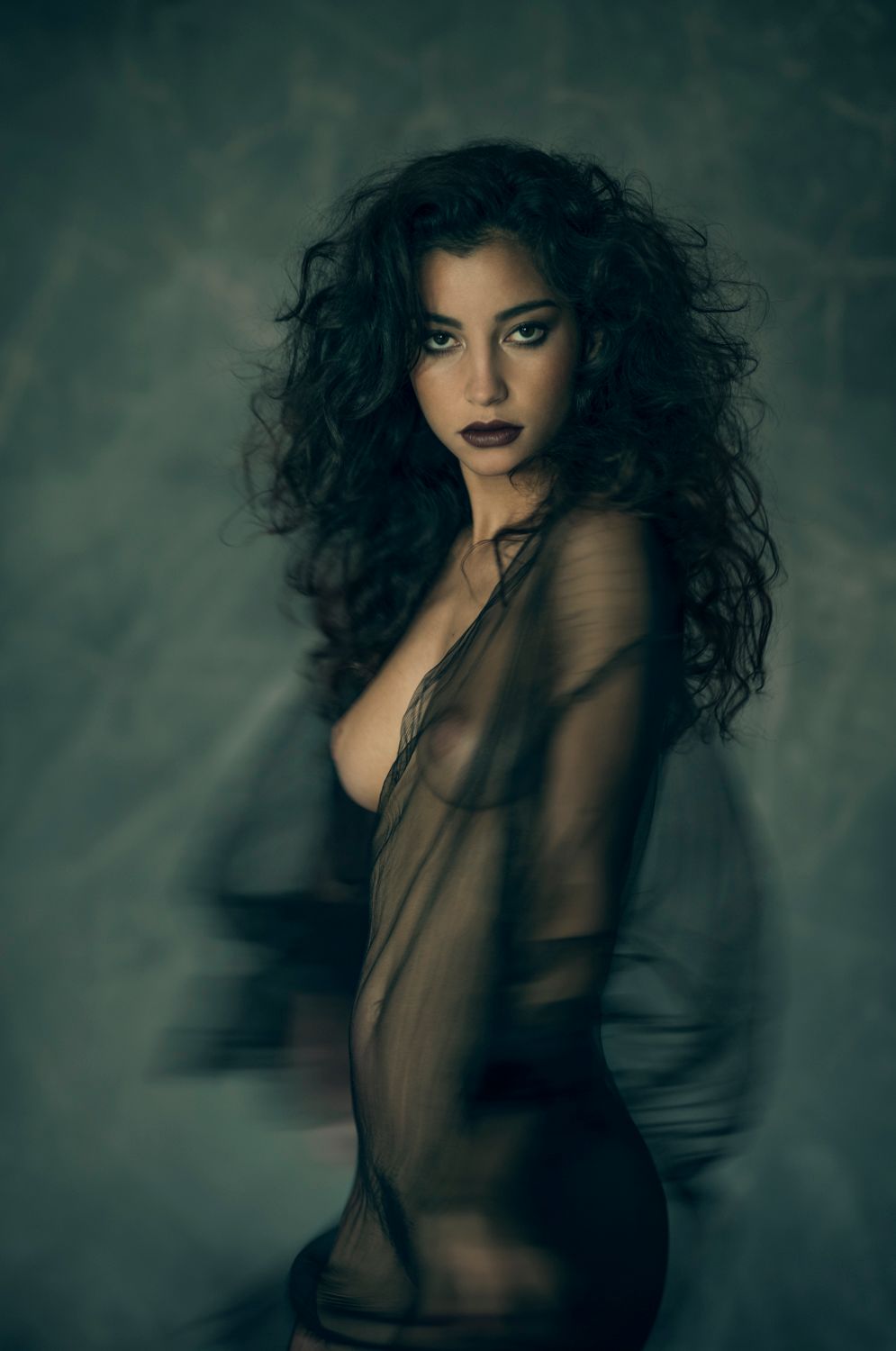 995x1500, 108 Kb / прозрачное, голая, брюнетка, кучерявая, взгляд