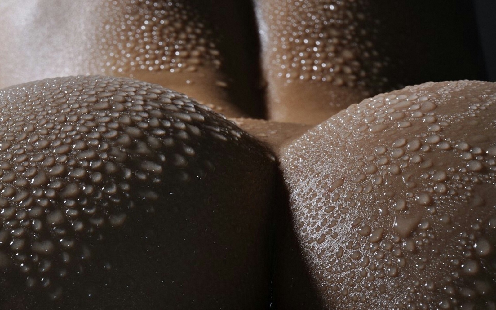 1600x1000, 526 Kb / попа, спина, капли, мокрая