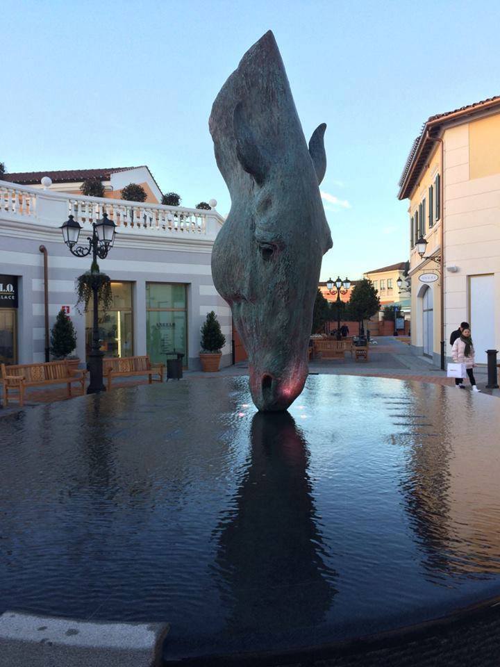 720x960, 81 Kb / лошадь, скульптура, водопой, голова