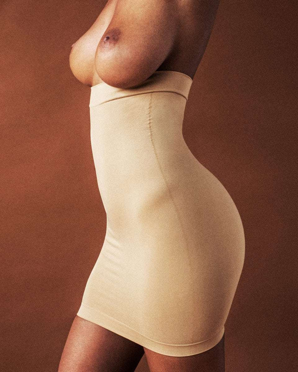 960x1200, 149 Kb / грудь, платье