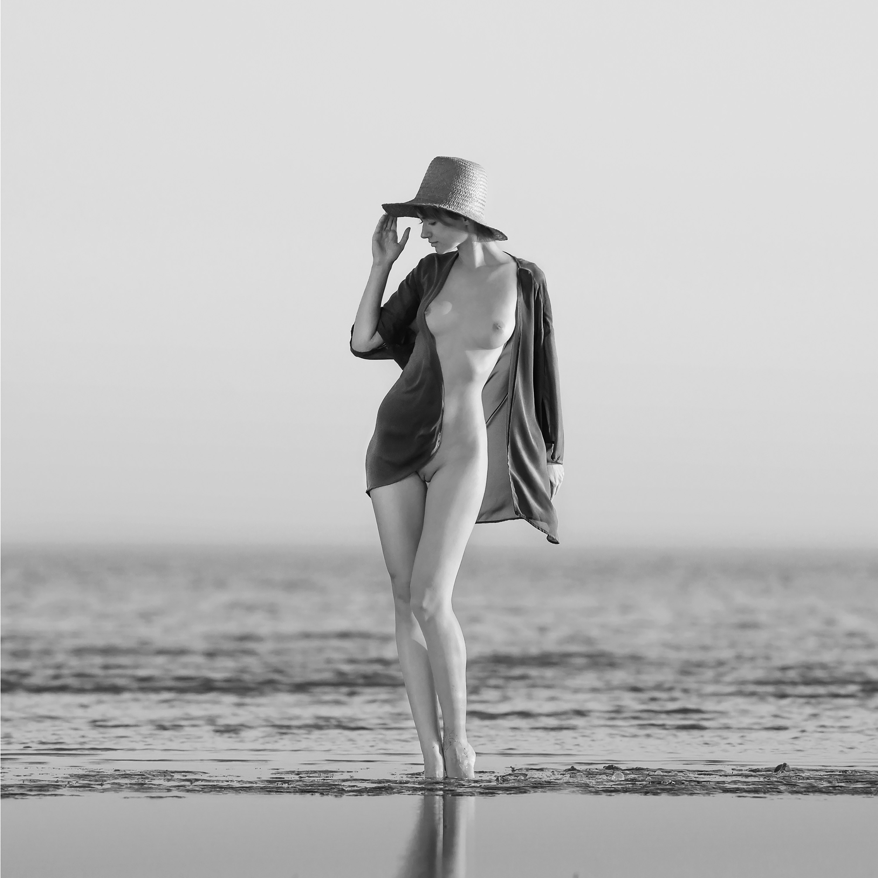 3000x3000, 625 Kb / шляпа, ч/б, море