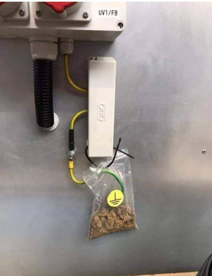 737x960, 32 Kb / Провод, электричество, заземление, пакетик